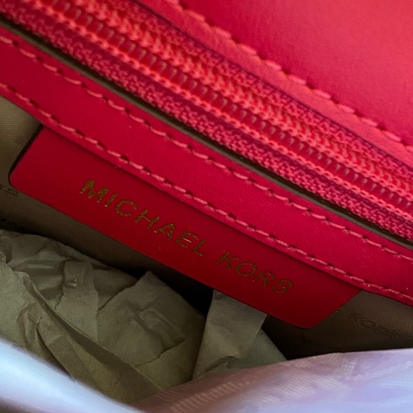 Micheal Kors purse - Picture 4 of 4